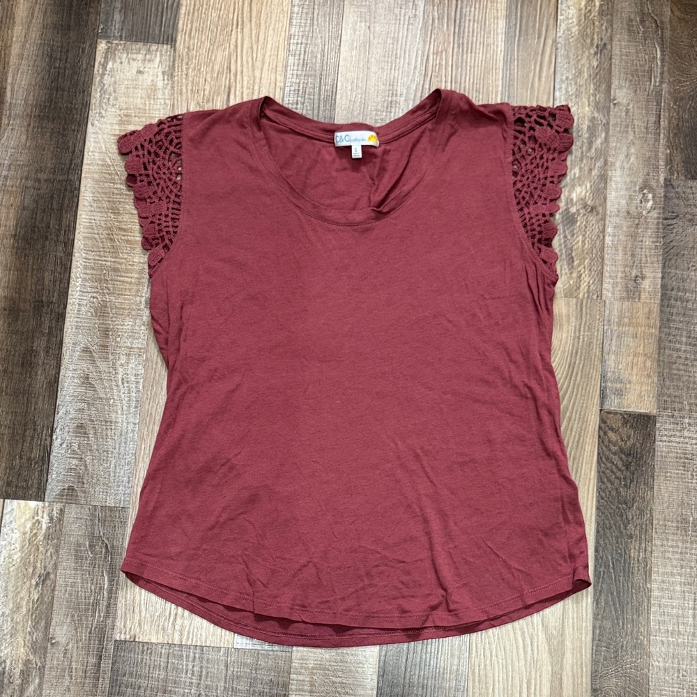 C&C California Maroon Lace Sleeve Tee